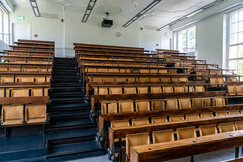 Der große Hörsaal im Institut für Biologie / Zoologie, Königin-Luise-Straße 1-3 in Berlin-Dahlem