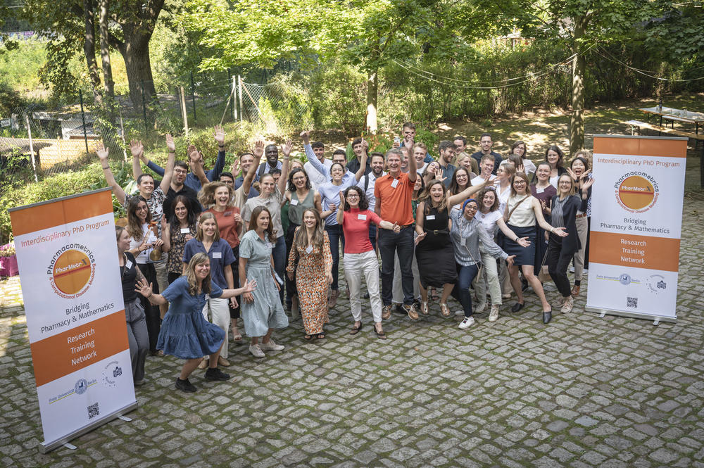 Group photo from the "PharMetrX Network Meeting". Photo by Bernd Wannenmacher