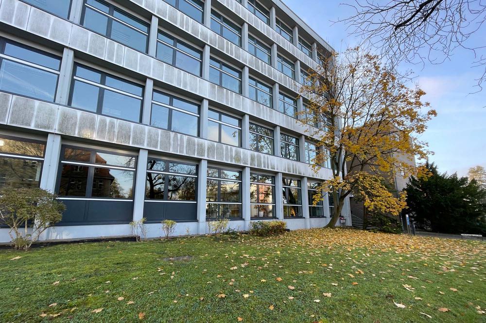 Institut für Pharmazie, Königin-Luise-Str. 2+4