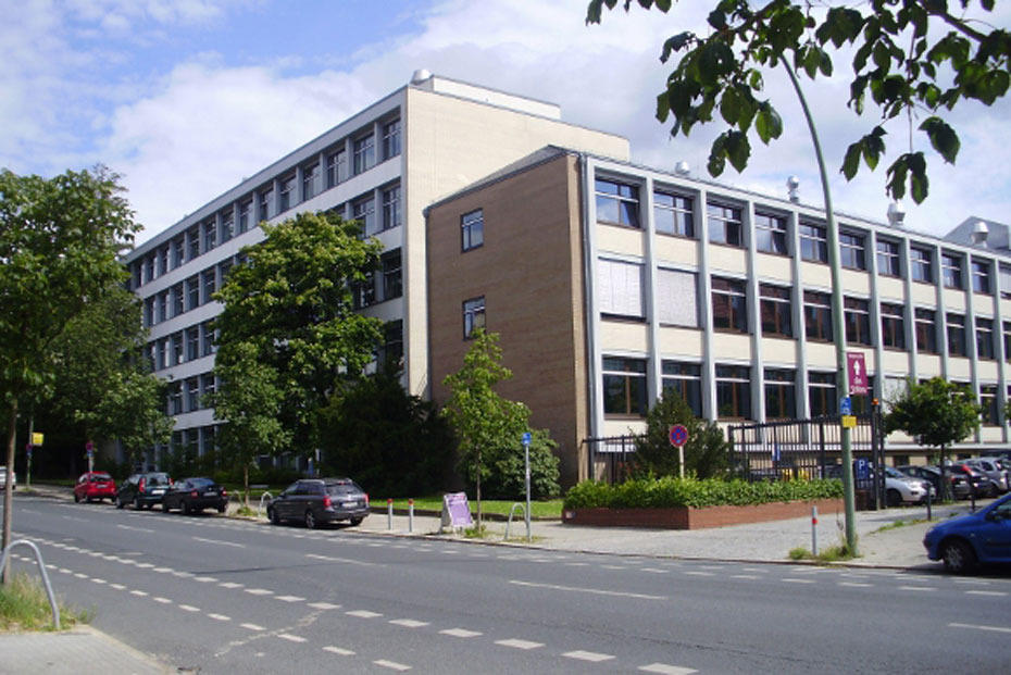 Institut für Pharmazie, Königin-Luise-Str. 2+4