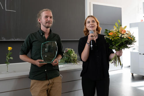 Preisträger*innen: Leon Obendorf, Alina Ehrl, Paula Fröling (nicht auf dem Bild)